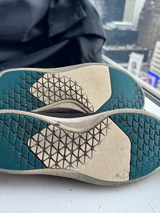 Athletic_Shoes